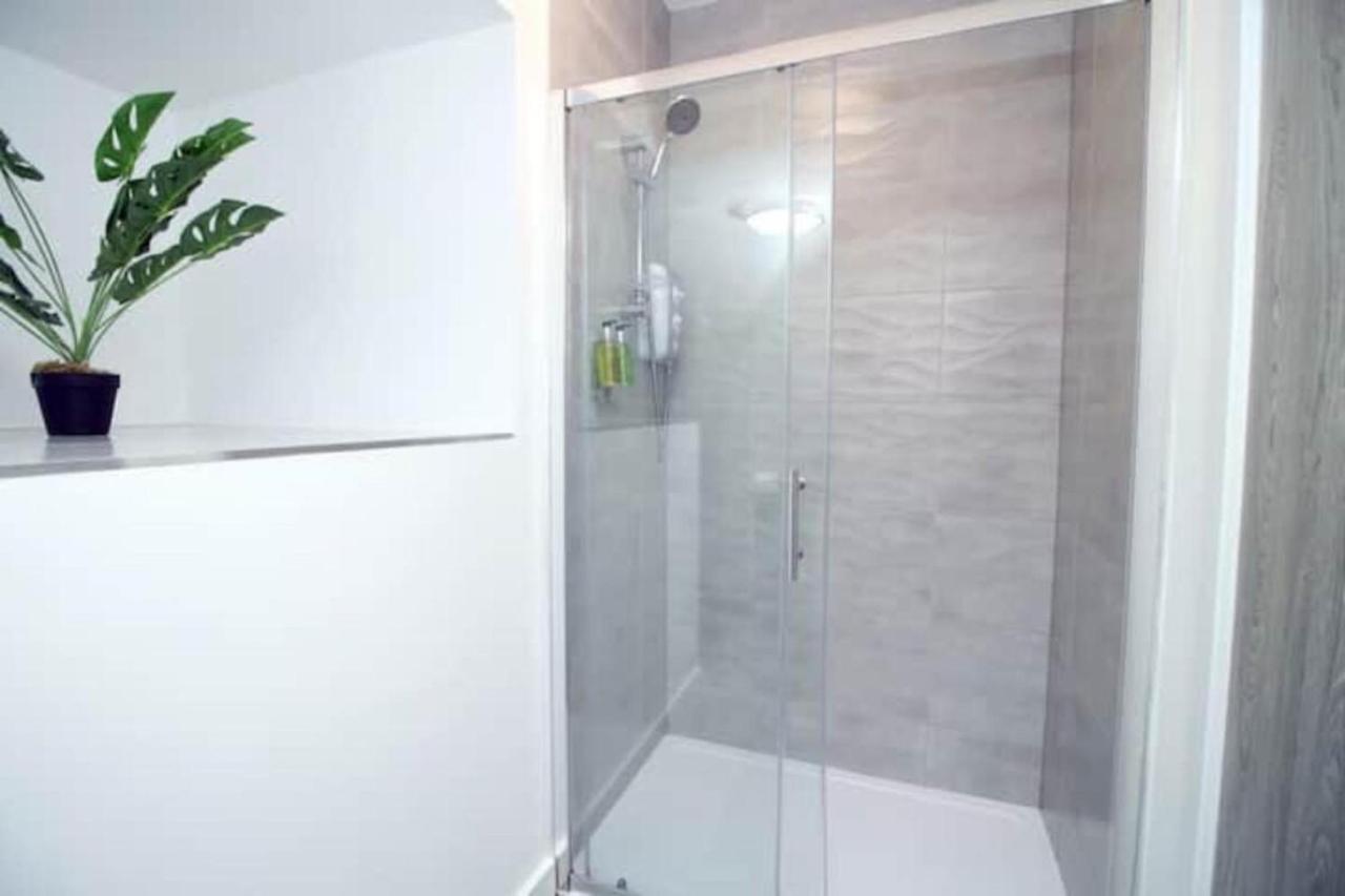 Flat In Cardiff City Centre מראה חיצוני תמונה
